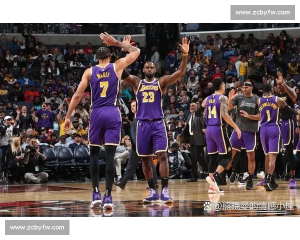 热火对决湖人焦点之战解说解析球星碰撞全场看点战术博弈季后赛级别较量